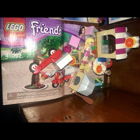 Lego Friends Stephanie's Pizzeria 41092 🍕 - Picture 2 of 10